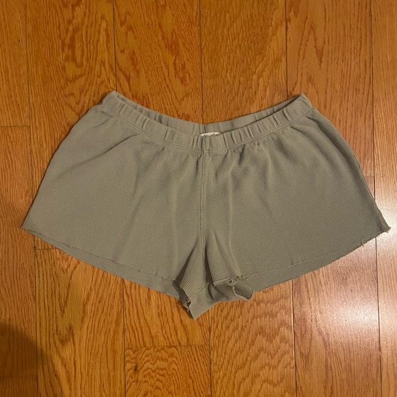 Brandy Melville Green lounge shorts, One size - Picture 2 of 5
